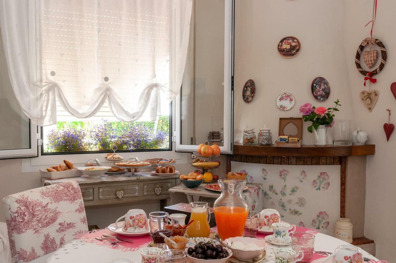Bed and Breakfast Tre Civette Sul Como Марина-ді-Масса Екстер'єр фото