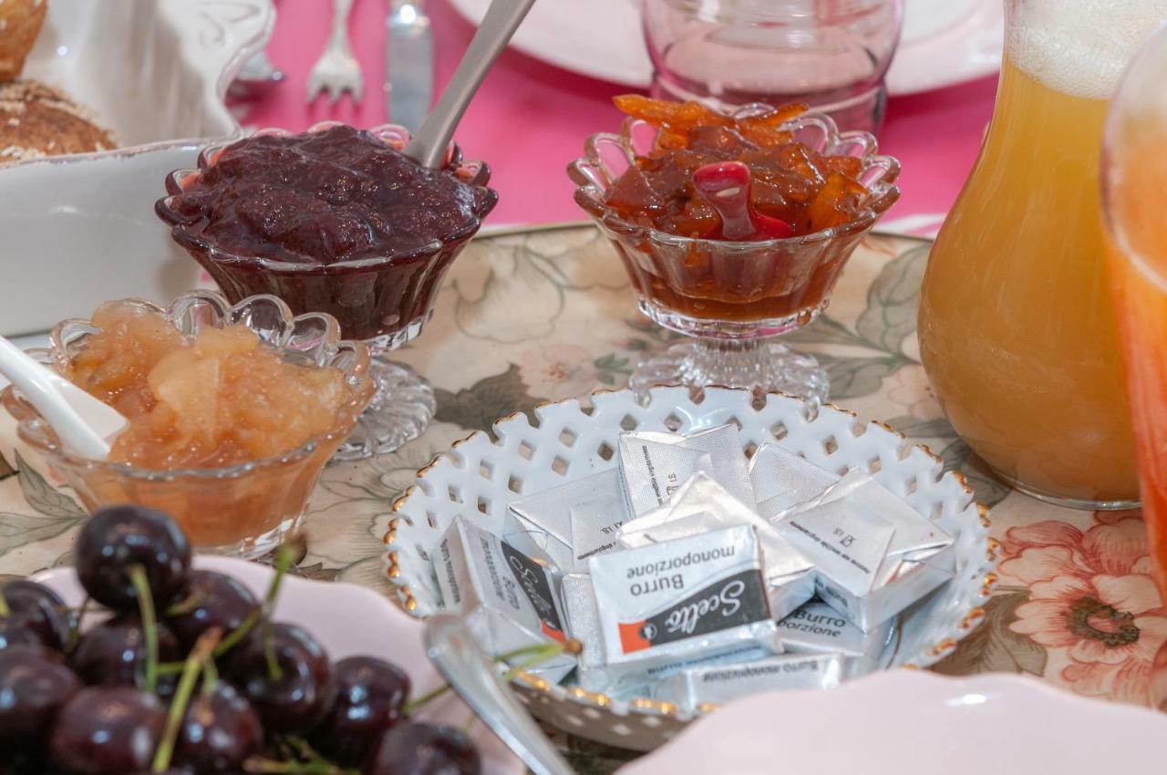 Bed and Breakfast Tre Civette Sul Como Марина-ді-Масса Екстер'єр фото