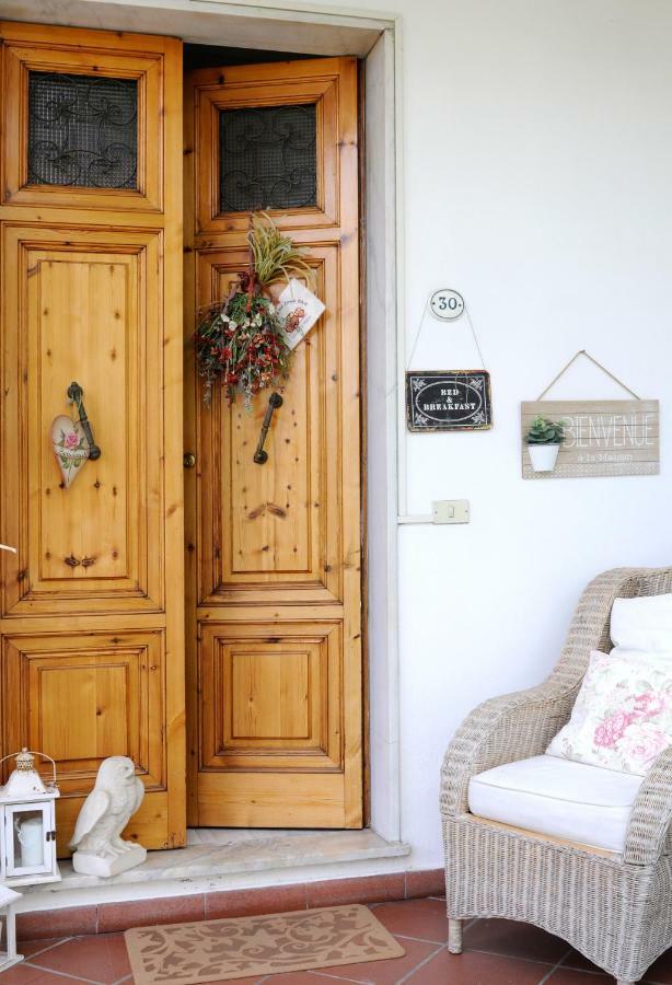Bed and Breakfast Tre Civette Sul Como Марина-ді-Масса Екстер'єр фото
