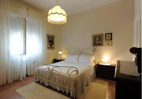 Bed and Breakfast Tre Civette Sul Como Марина-ді-Масса Екстер'єр фото